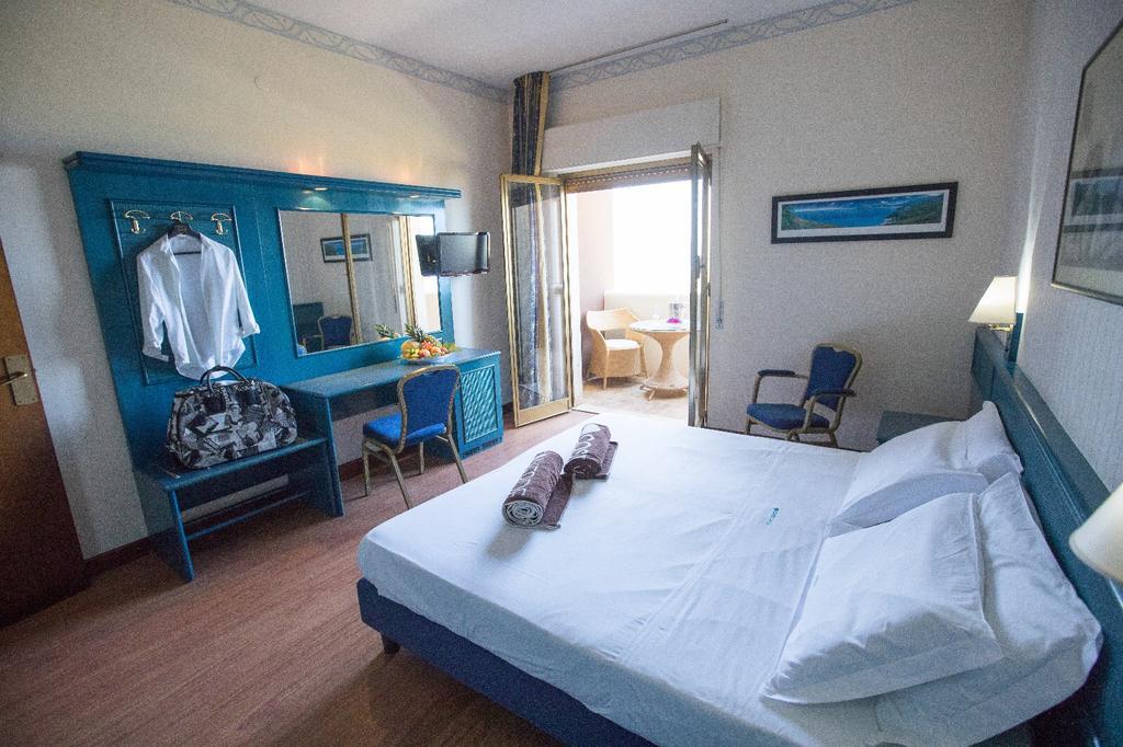Hotel Costa Verde 切法卢 外观 照片
